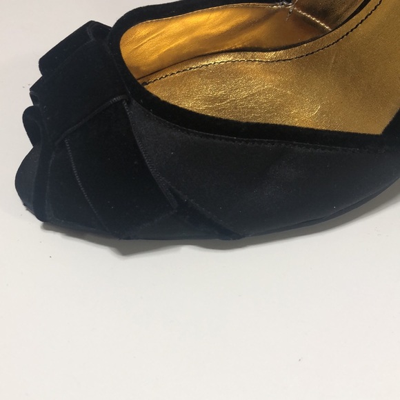 EUC Zara velvet/satin peep toe heels size 9 - Picture 2 of 7